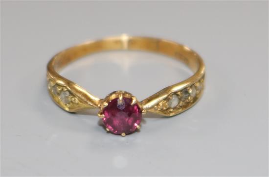 An early 20th century 18ct gold, single stone ruby ring, with diamond set shoulders, size K.